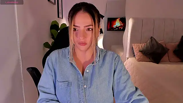 AmyWood online show from June 2026 11:16:02 PM