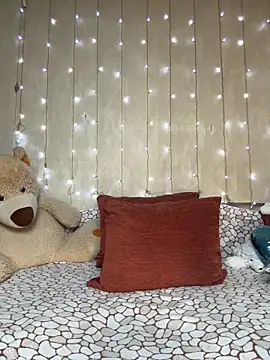 Amberhotqueen online show from March 2026 04:43:01 PM