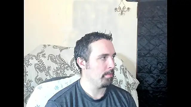 Snapshot of Metalstud chatting on November 2025 02:10:02 AM Metalstud online show from November 2025 02:10:02 AM