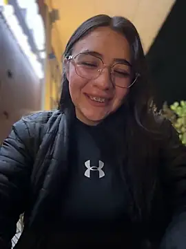 Snapshot of vaneelee chatting on April 2026 03:23:02 AM vaneelee online show from April 2026 03:23:02 AM