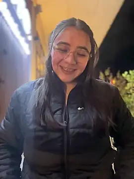 Snapshot of vaneelee chatting on April 2026 03:22:01 AM vaneelee online show from April 2026 03:22:01 AM