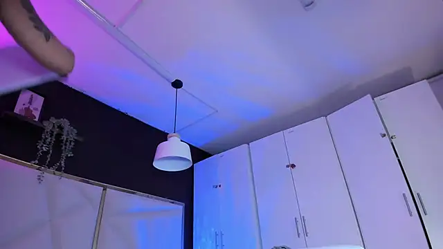 Inndrahot online show from November 2025 03:39:02 AM