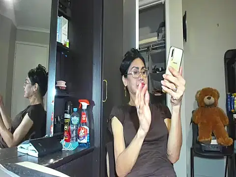 Snapshot of Angelchezcka chatting on April 2026 11:05:01 AM Angelchezcka online show from April 2026 11:05:01 AM