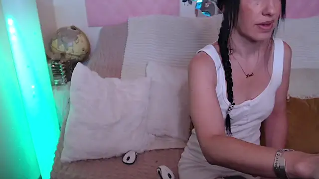 -carla- online show from October 2025 03:13:02 PM