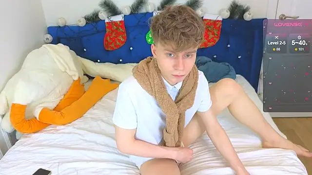 Snapshot of LandelRay chatting on December 2025 12:55:02 PM LandelRay online show from December 2025 12:55:02 PM