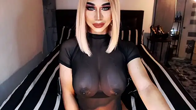 Snapshot of MassiveCockxMistress chatting on November 2025 05:26:01 PM MassiveCockxMistress online show from November 2025 05:26:01 PM