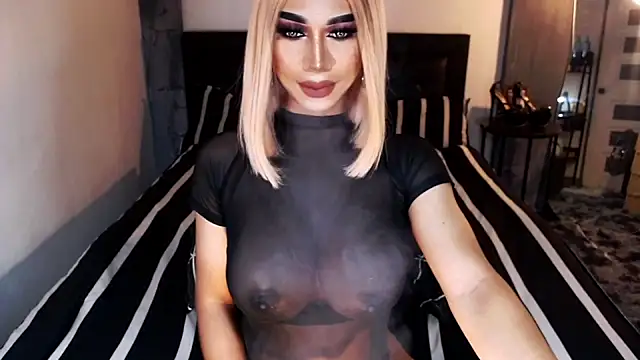 Snapshot of MassiveCockxMistress chatting on November 2025 12:33:01 AM MassiveCockxMistress online show from November 2025 12:33:01 AM