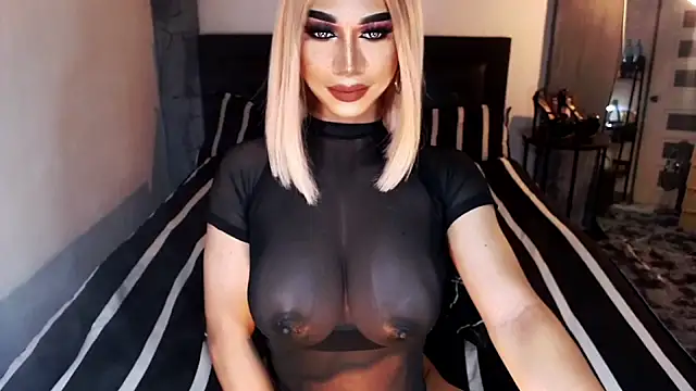 Snapshot of MassiveCockxMistress chatting on November 2025 04:41:02 PM MassiveCockxMistress online show from November 2025 04:41:02 PM