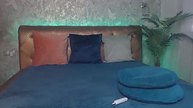 LindaMaia online show from April 2026 04:27:01 AM