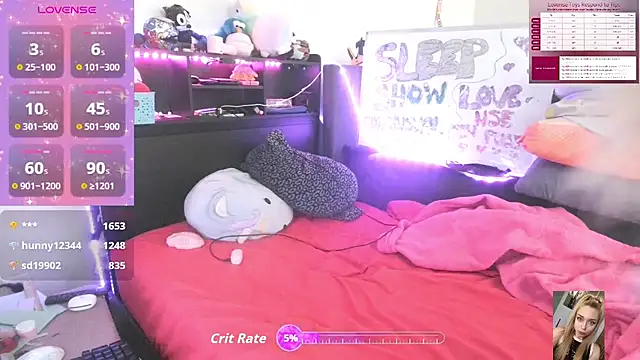 Snapshot of Blondiewithanass chatting on September 2025 12:33:02 AM Blondiewithanass online show from September 2025 12:33:02 AM