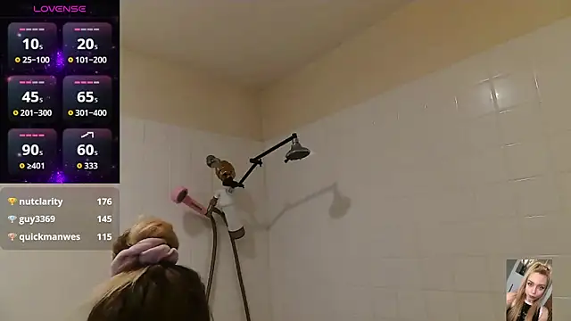 Snapshot of Blondiewithanass chatting on October 2025 12:22:02 AM Blondiewithanass online show from October 2025 12:22:02 AM