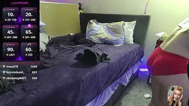 Snapshot of Blondiewithanass chatting on November 2025 02:45:02 AM Blondiewithanass online show from November 2025 02:45:02 AM