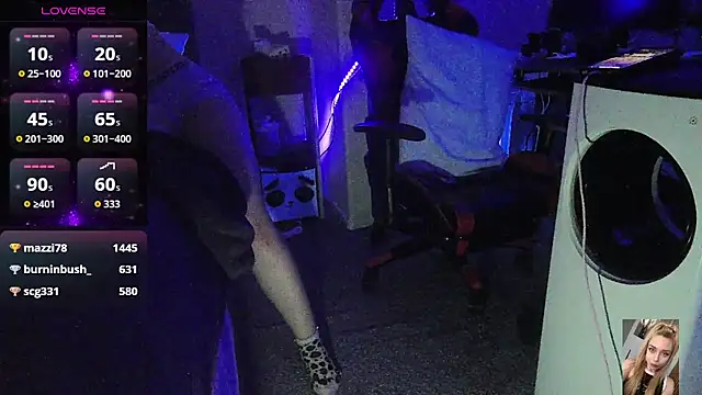 Snapshot of Blondiewithanass chatting on November 2025 12:48:02 PM Blondiewithanass online show from November 2025 12:48:02 PM