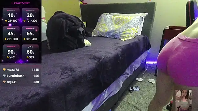 Snapshot of Blondiewithanass chatting on November 2025 03:12:02 AM Blondiewithanass online show from November 2025 03:12:02 AM