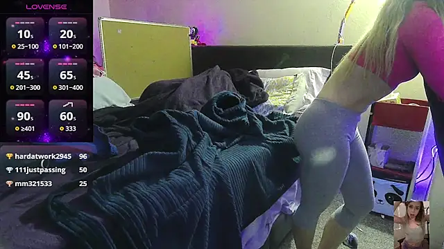 Snapshot of Blondiewithanass chatting on November 2025 01:38:01 AM Blondiewithanass online show from November 2025 01:38:01 AM