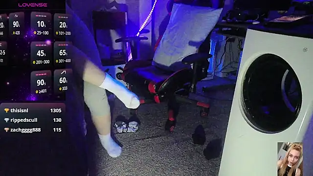 Snapshot of Blondiewithanass chatting on November 2025 02:39:01 PM Blondiewithanass online show from November 2025 02:39:01 PM