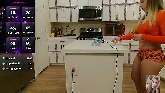 Snapshot of Blondiewithanass chatting on November 2025 11:56:02 AM Blondiewithanass online show from November 2025 11:56:02 AM