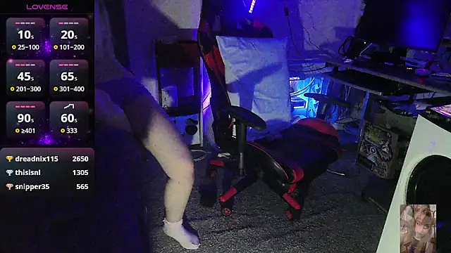 Snapshot of Blondiewithanass chatting on December 2025 02:22:02 PM Blondiewithanass online show from December 2025 02:22:02 PM