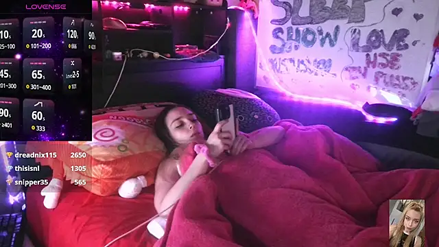 Snapshot of Blondiewithanass chatting on December 2025 08:34:01 AM Blondiewithanass online show from December 2025 08:34:01 AM