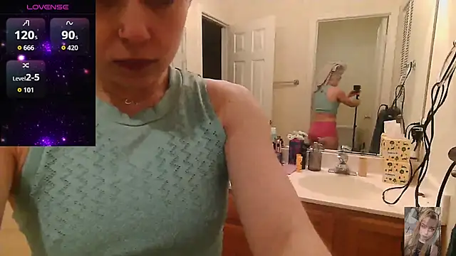 Snapshot of Blondiewithanass chatting on December 2025 02:50:01 AM Blondiewithanass online show from December 2025 02:50:01 AM