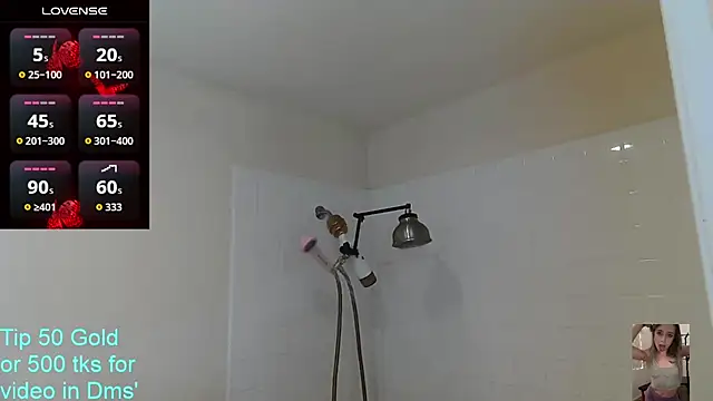 Blondiewithanass online show from June 2026 07:18:02 PM