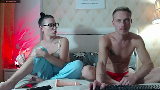 Snapshot of JessicaSteve chatting on September 2025 06:33:01 PM JessicaSteve online show from September 2025 06:33:01 PM