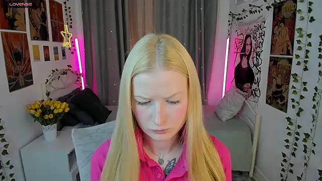 Snapshot of Laly_Peach chatting on October 2025 03:57:02 PM Laly Peach online show from October 2025 03:57:02 PM