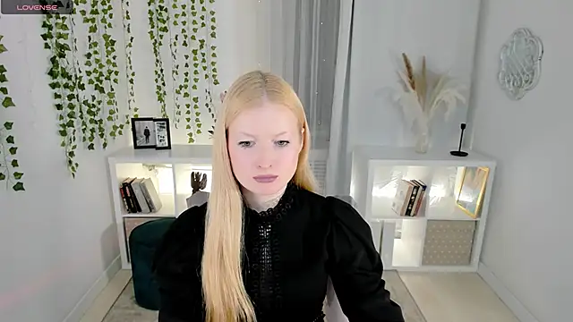 Snapshot of Laly_Peach chatting on November 2025 12:37:01 PM Laly Peach online show from November 2025 12:37:01 PM