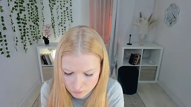 Laly Peach online show from December 2025 04:38:01 PM