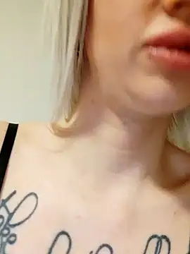 Snapshot of Fuck-Gina chatting on January 2025 10:11:02 PM Fuck-Gina online show from January 2025 10:11:02 PM