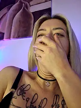 Snapshot of Fuck-Gina chatting on March 2025 03:22:01 AM Fuck-Gina online show from March 2025 03:22:01 AM