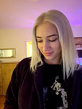 Snapshot of Fuck-Gina chatting on March 2025 10:20:01 PM Fuck-Gina online show from March 2025 10:20:01 PM