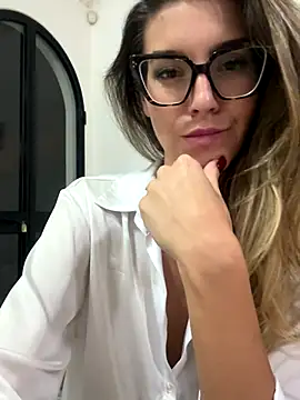 Snapshot of nicole_98 chatting on December 2025 10:41:02 PM nicole 98 online show from December 2025 10:41:02 PM