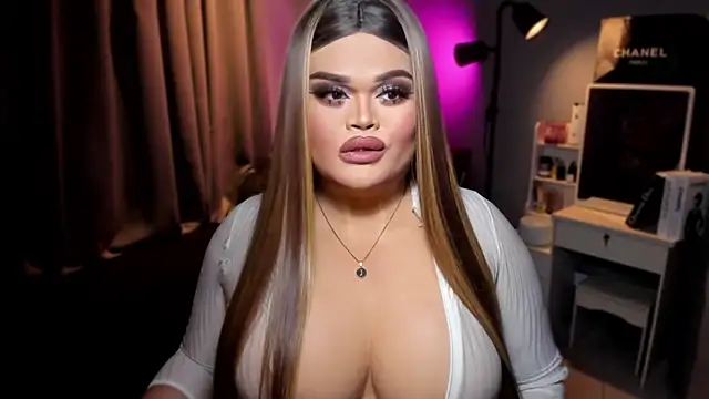 KarolinaThompson online show from December 2024 04:29:02 PM