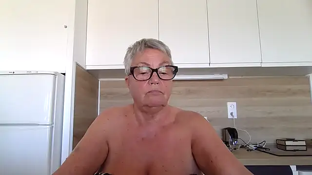 GrannyChrissy68 online show from September 2025 01:13:01 PM