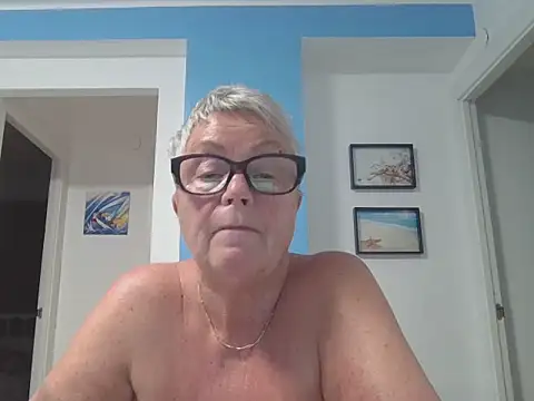 GrannyChrissy68 online show from September 2025 04:55:02 PM