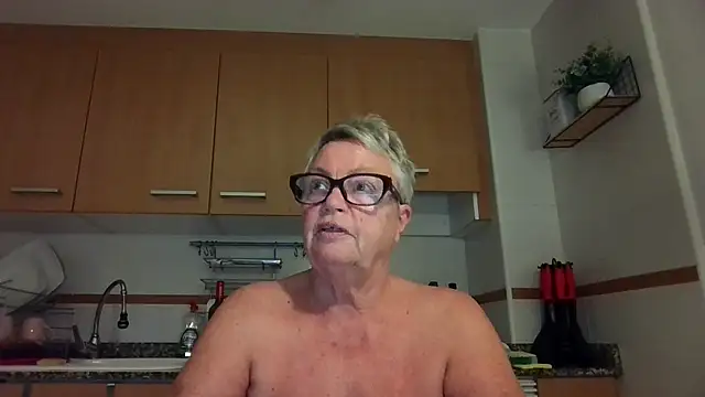 GrannyChrissy68 online show from September 2025 06:35:02 PM