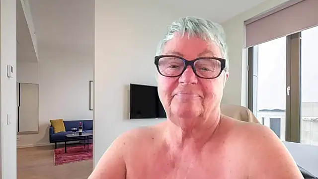 GrannyChrissy68 online show from May 2026 01:38:02 PM