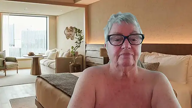 GrannyChrissy68 online show from June 2026 12:33:01 PM