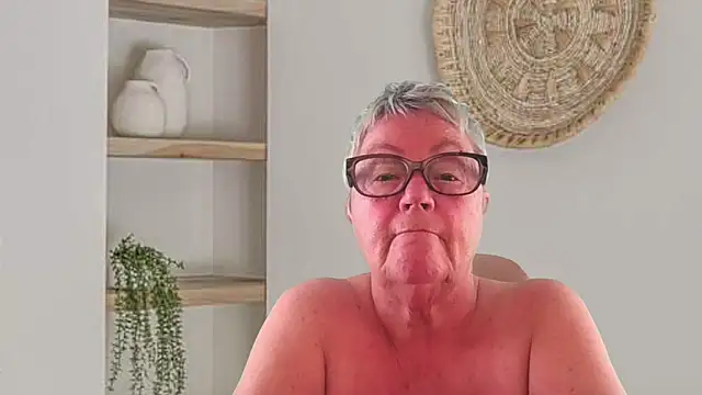 GrannyChrissy68 online show from June 2026 10:10:02 PM