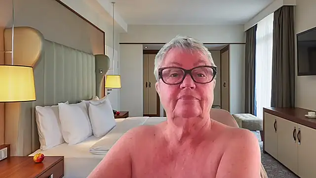 GrannyChrissy68 online show from June 2026 01:23:01 PM