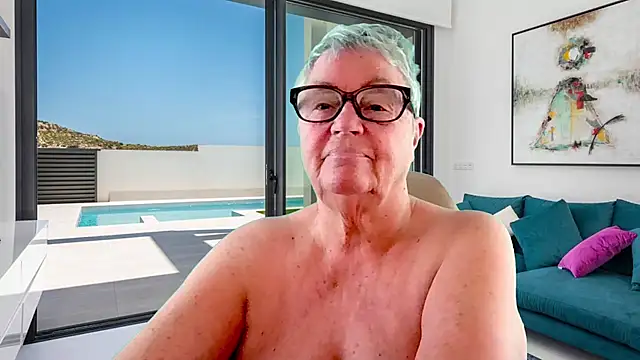 GrannyChrissy68 online show from June 2026 01:24:02 PM