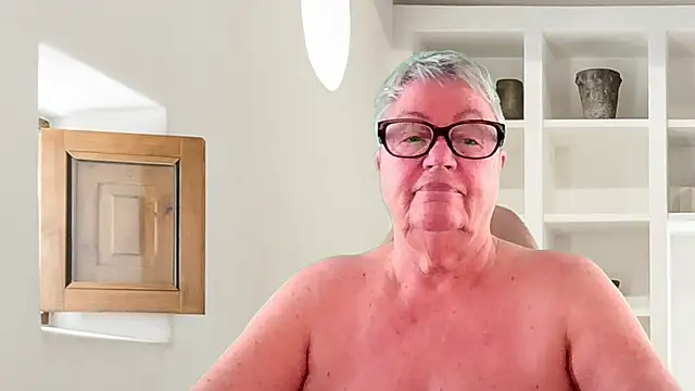 GrannyChrissy68 online show from June 2026 01:03:02 PM