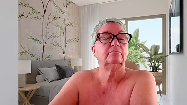 GrannyChrissy68 online show from June 2026 12:18:02 PM