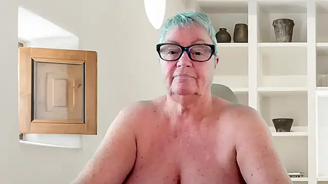 GrannyChrissy68 online show from June 2026 03:27:01 PM