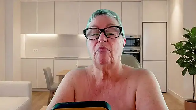 GrannyChrissy68 online show from June 2026 07:06:02 PM