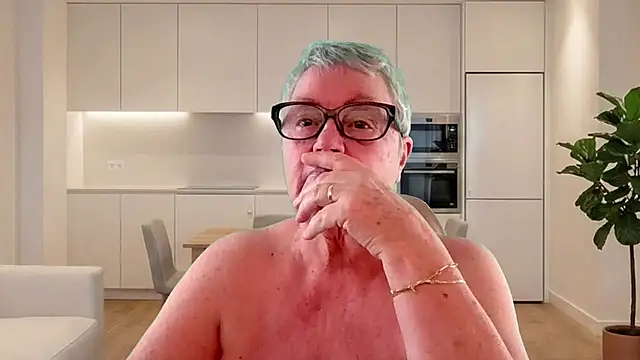 GrannyChrissy68 online show from June 2026 12:19:01 PM