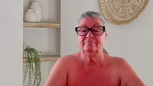 GrannyChrissy68 online show from July 2026 12:11:02 PM
