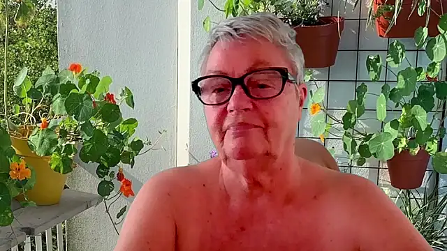 GrannyChrissy68 online show from July 2026 01:52:02 PM