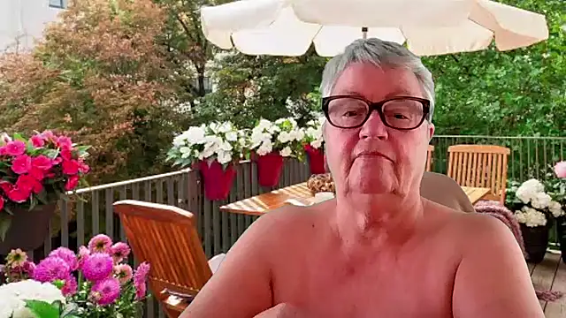 GrannyChrissy68 online show from July 2026 01:37:01 PM
